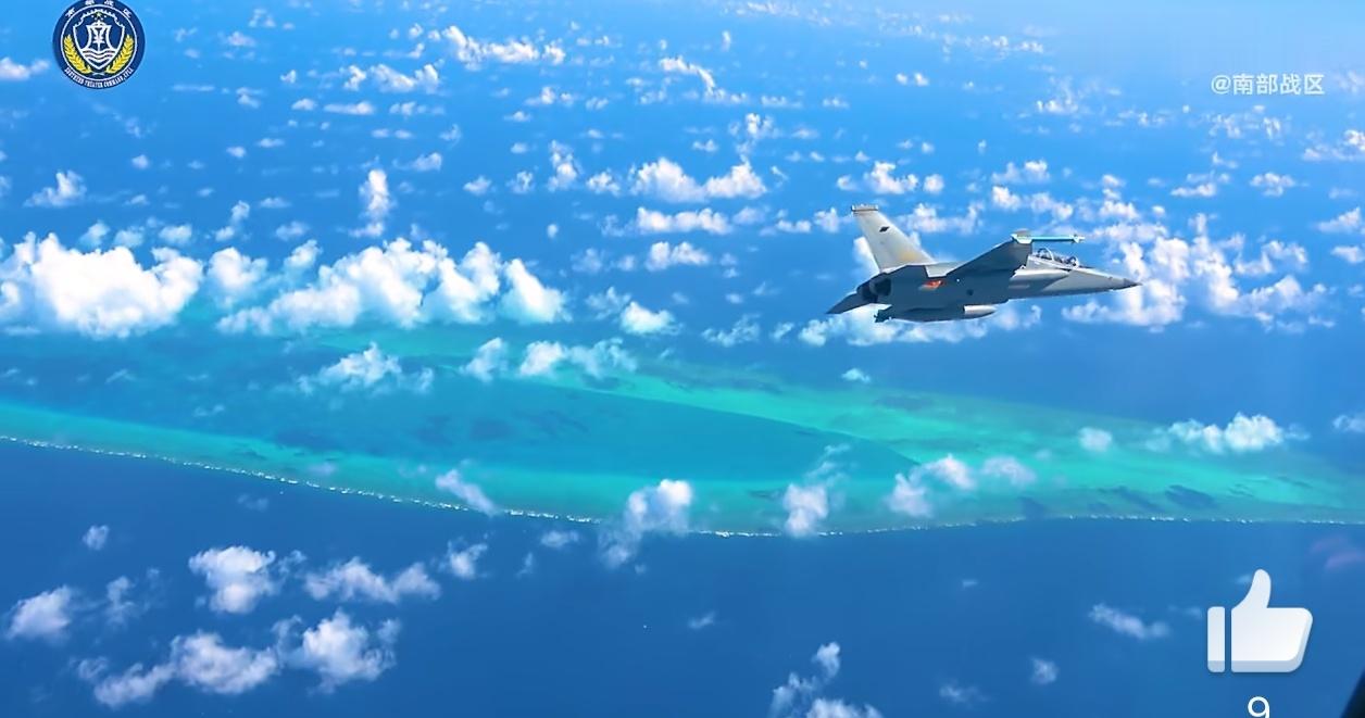 解放军位黄岩岛领海领空及周边区域战备警巡，哟呵呵，惊喜不惊喜