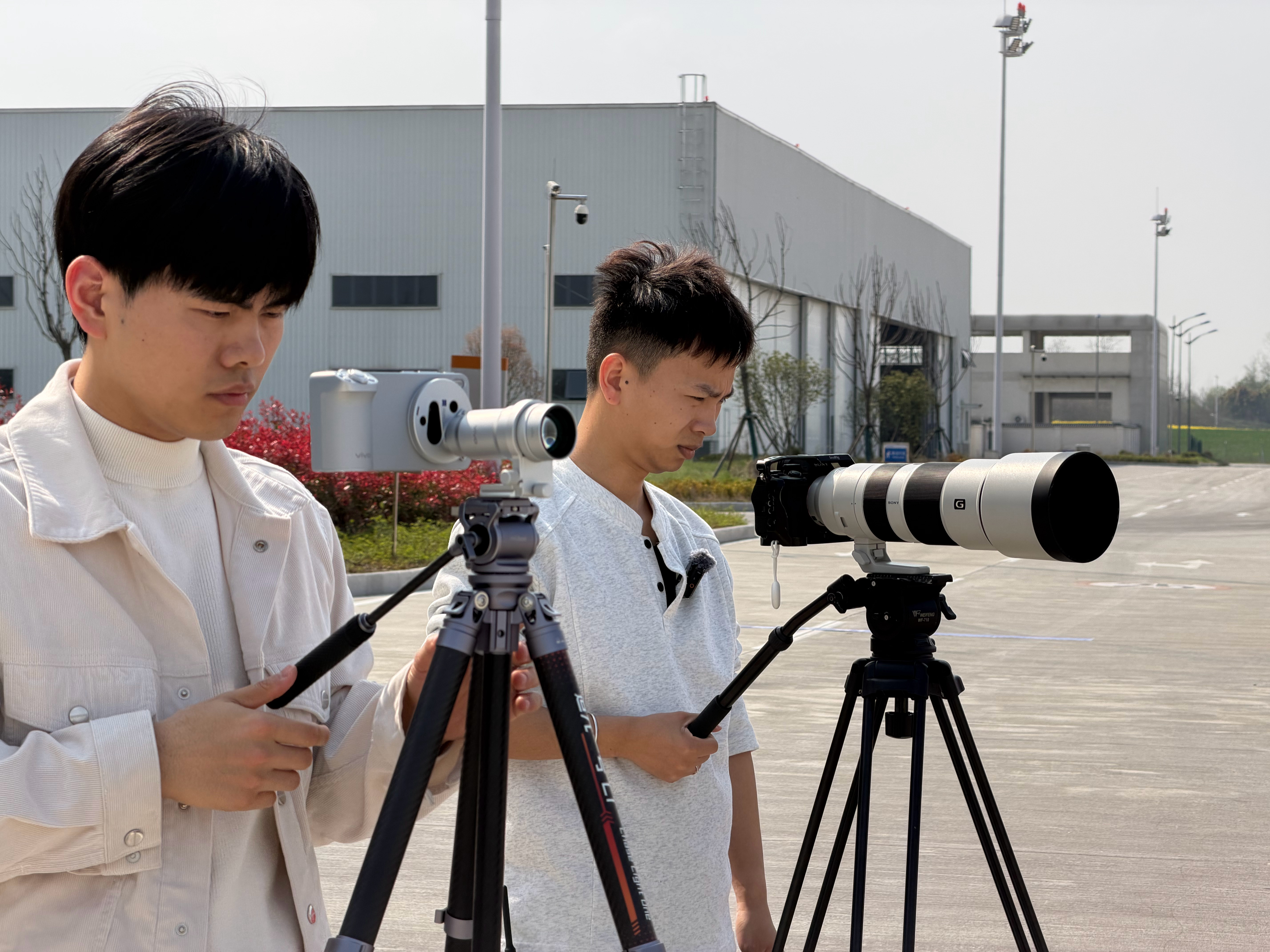 终于可以在地面拍清楚我在天上的英姿了爽！飞机新的涂装有没有简洁帅气？ 