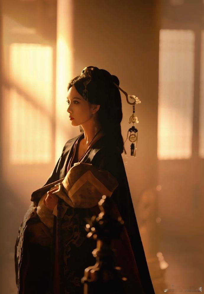 孟子义为了百花杀卷成什么样了孟子义剧宣自己卷自己 之前就听说孟子义出手阔绰，还给
