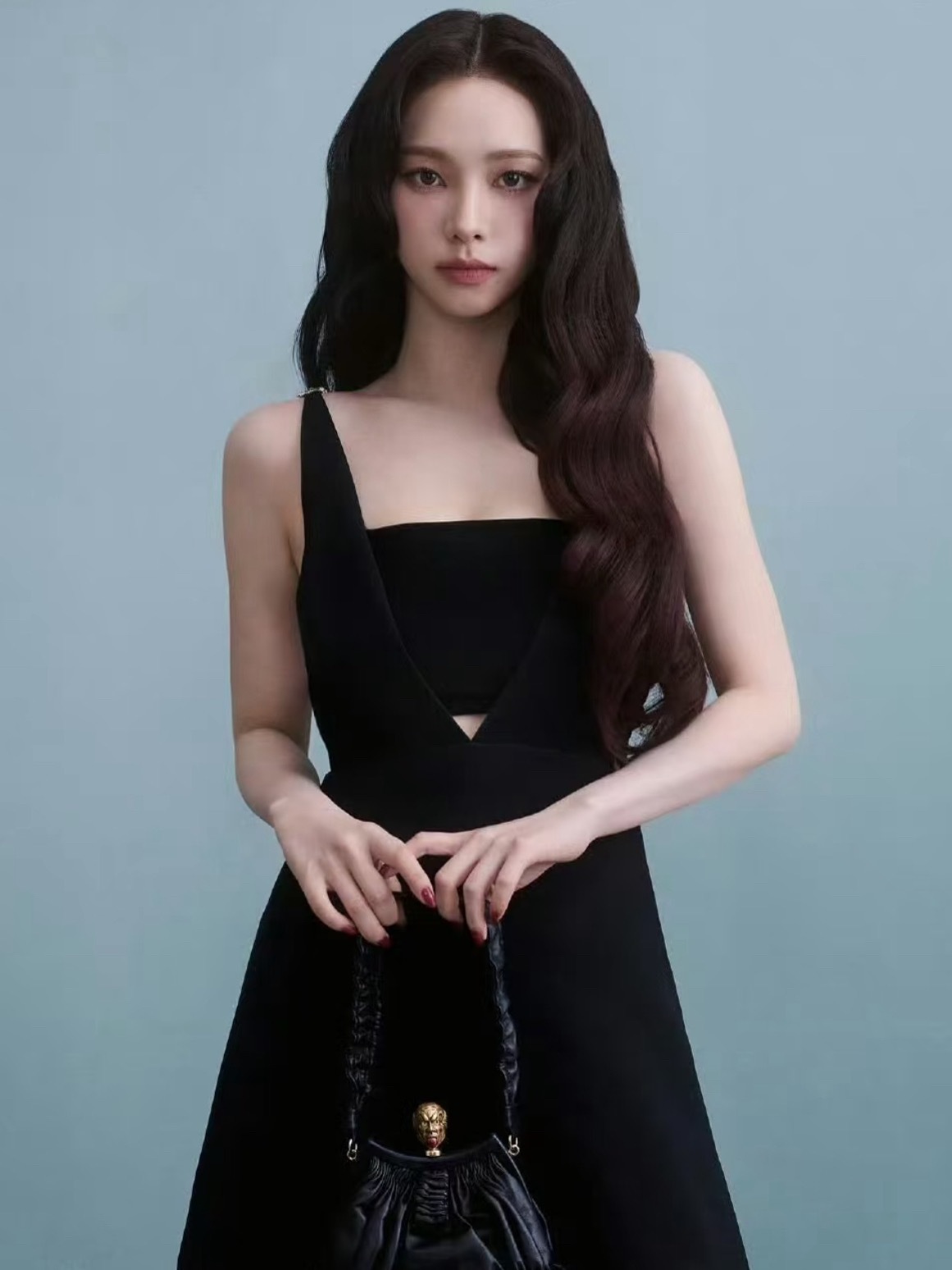 杨幂和柳智敏两位Prada代言人粉丝在友好交流 发生了什么？ 