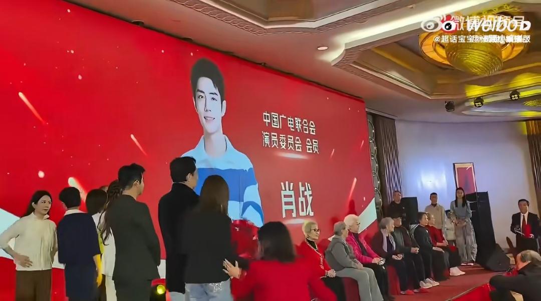 中广联活动上，肖战虽因拍戏没能到现场，却把对八位前辈的心意揉进了口播里。
 
没