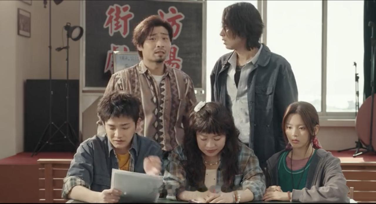 《喜剧之王》剧版，看了几集，有点失望，炒星爷的《喜剧之王》的冷饭也就罢了，关键是
