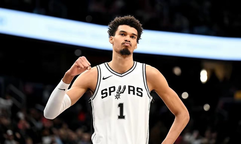 NBA情报局4月24日讯就在刚刚，马刺主帅米奇-约翰逊在采访中官宣：文班亚马将随