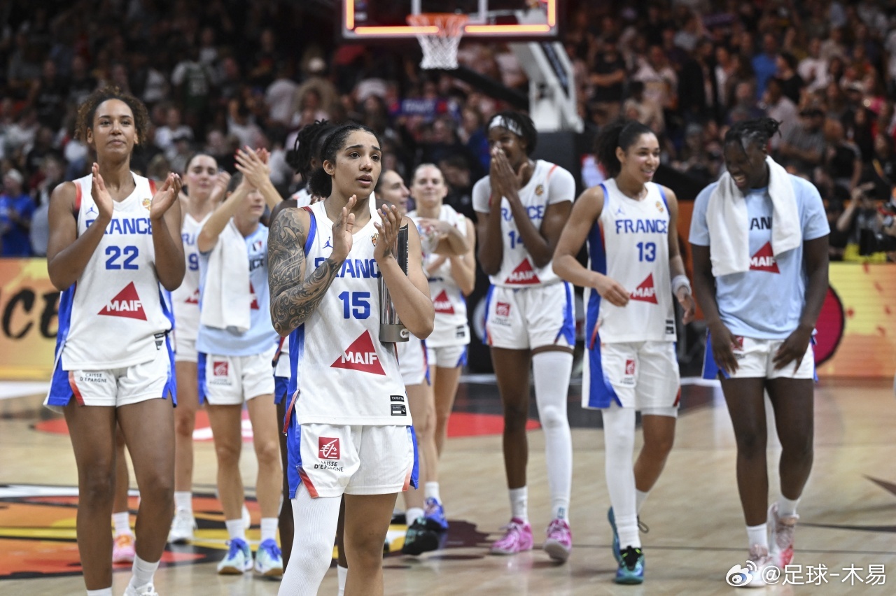 09月13日讯 2026年国际篮联女子篮球世界杯半决赛，法国女篮以86-64大胜