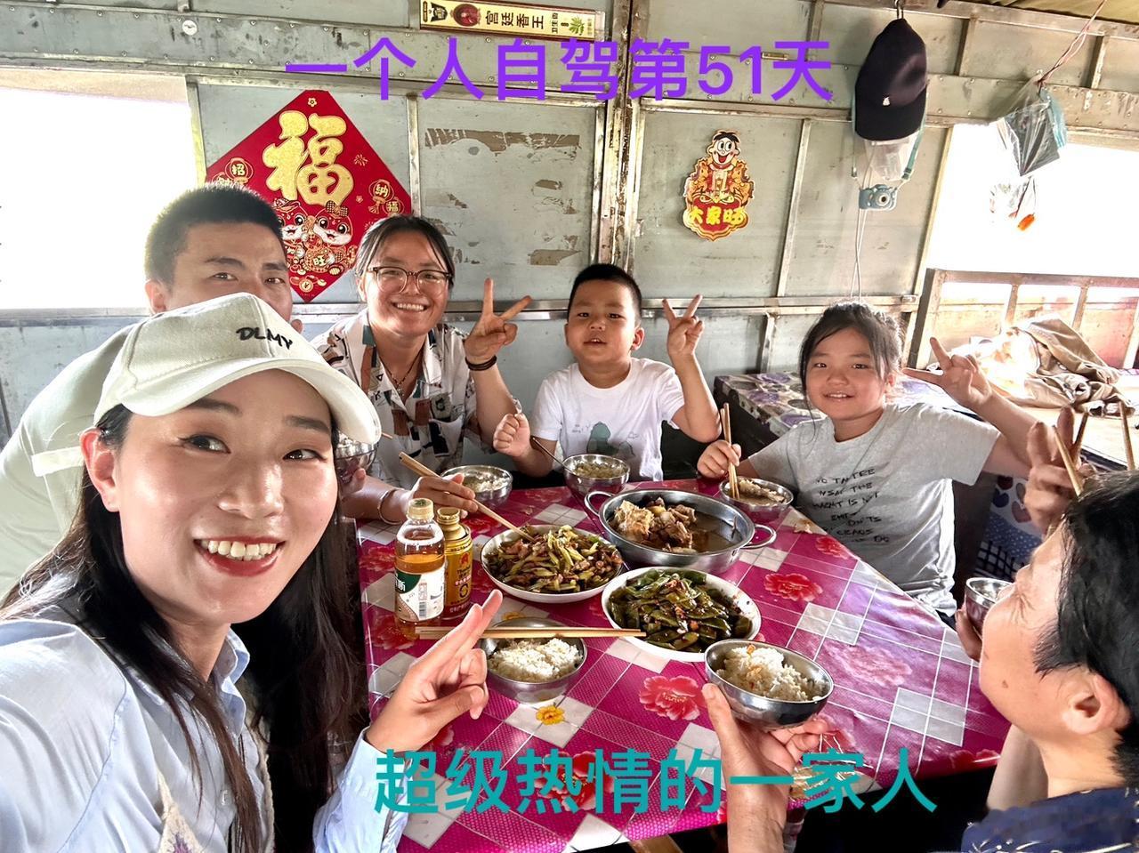 一个人自驾内蒙偏远地区，居然被陌生人请去吃饭！

一个人自驾第51天。 今天上午