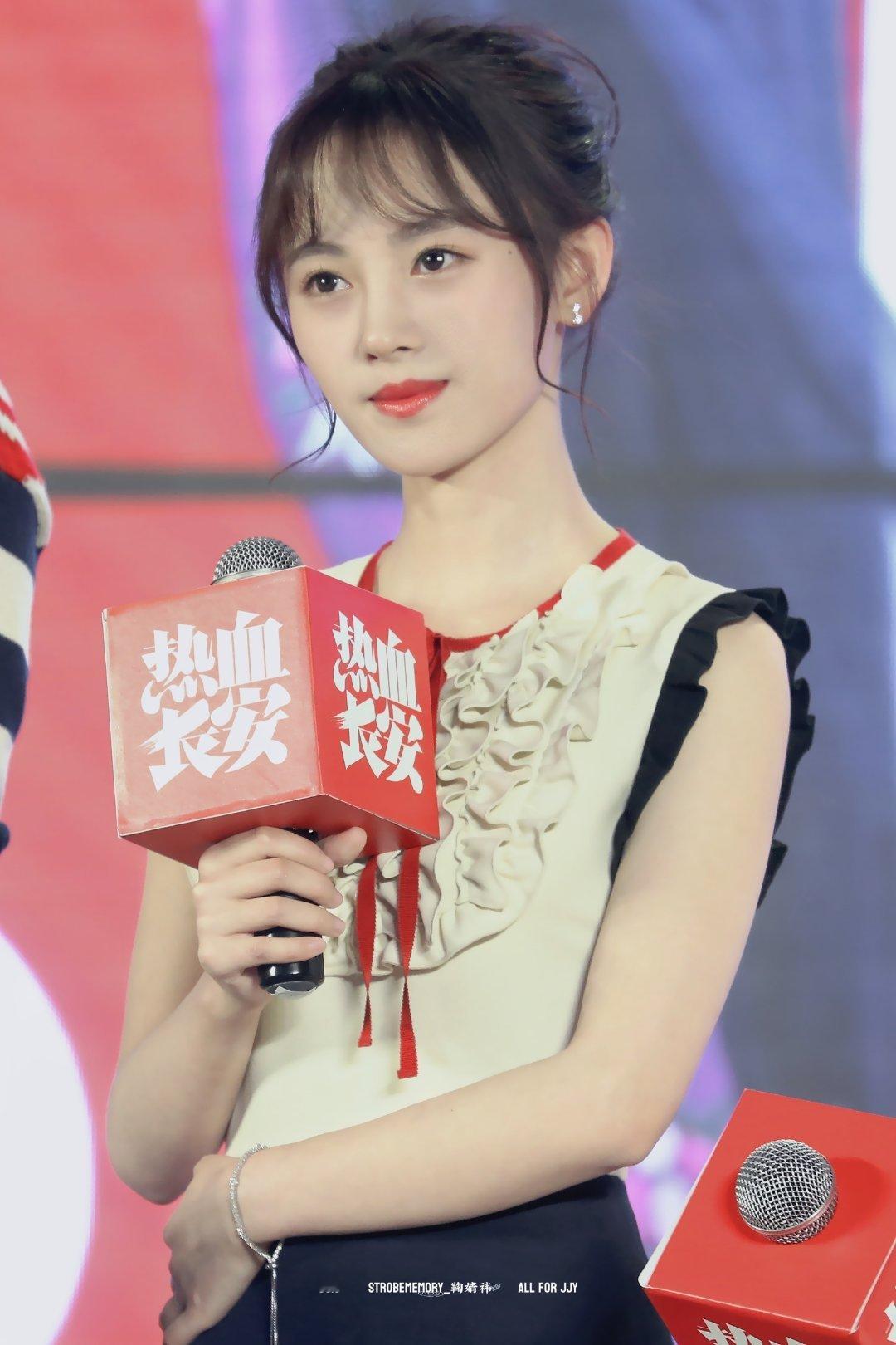 🍊鞠婧祎阿黛🍊鞠婧祎来战你看我，多么渺小一个我，因为你有梦可做