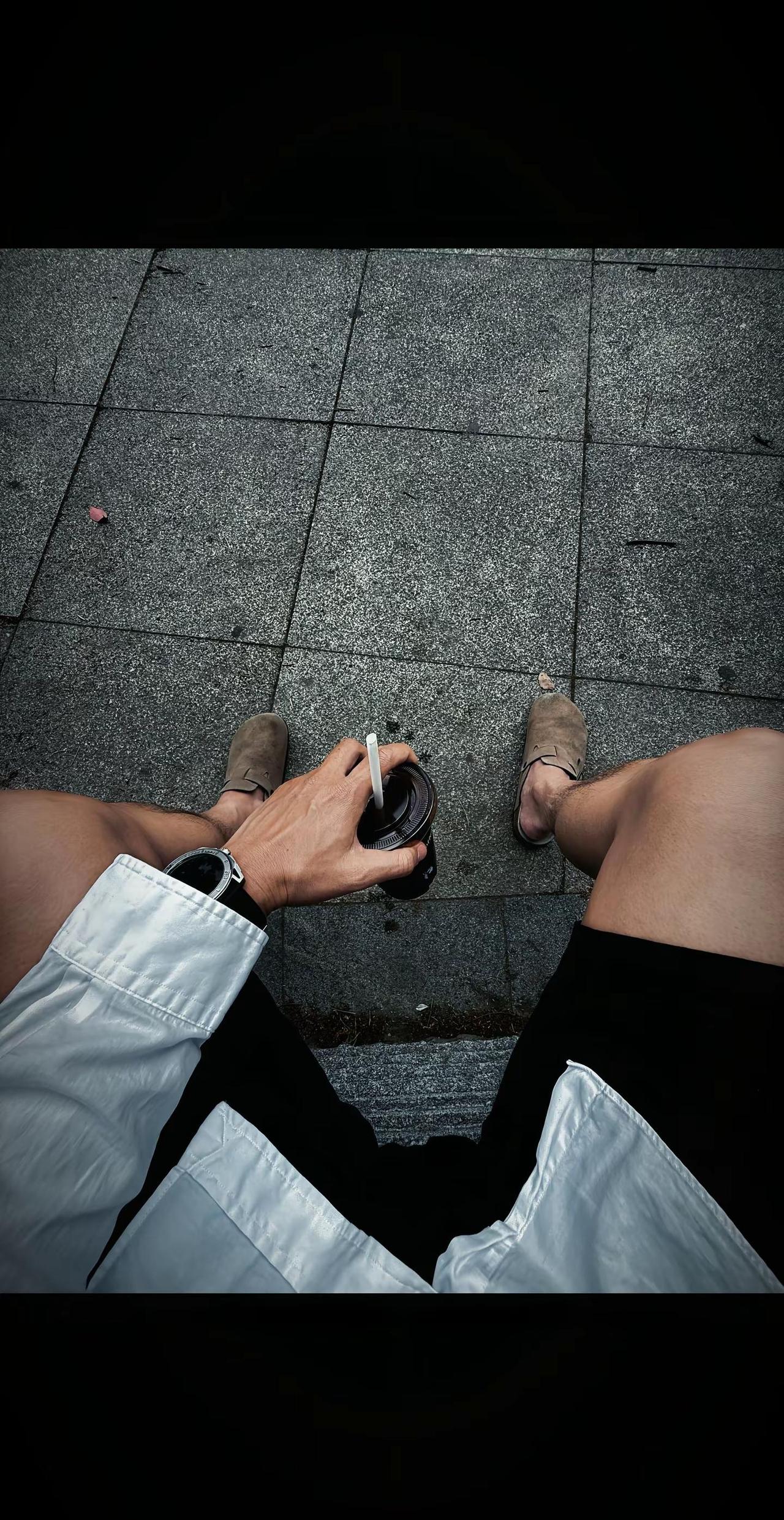 今天我穿拉夫劳伦了，可是不是Polo衫，我还能遇见碎花裙吗？拉夫劳伦 咖啡冰美式