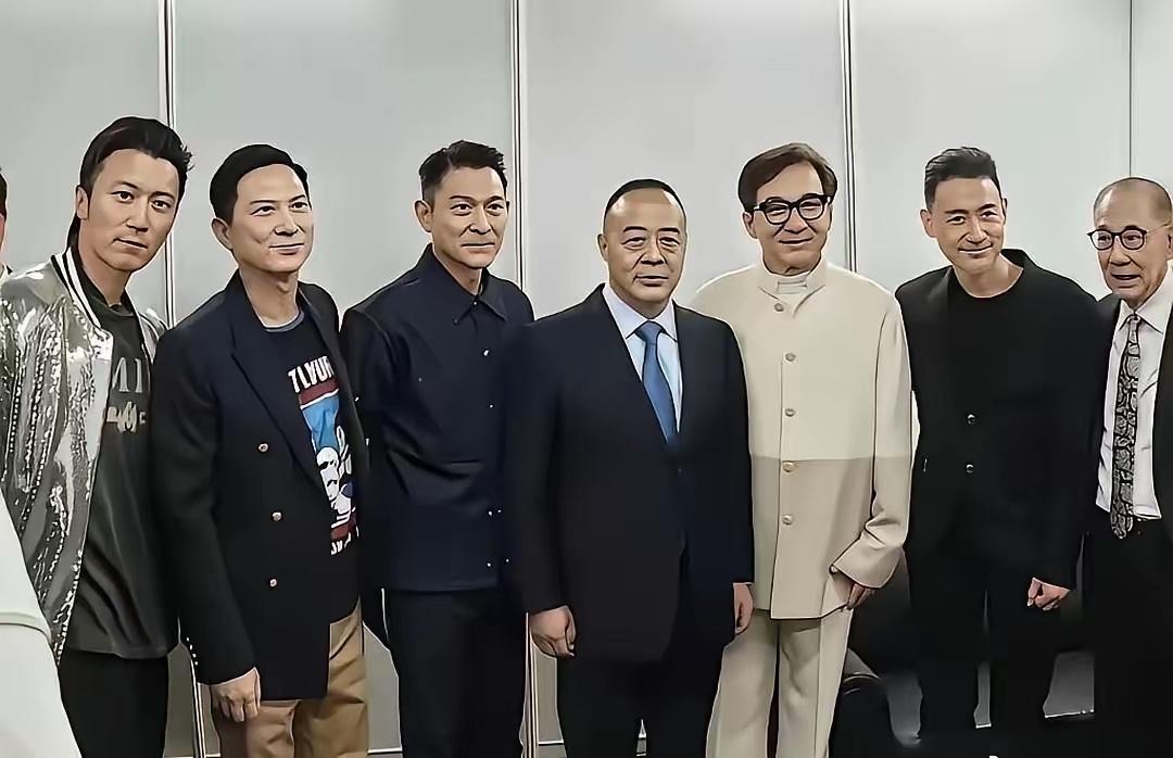 不是我吹！我敢说，这张照片里的人，如果你能认出三个，我估计，你已经古来稀了！