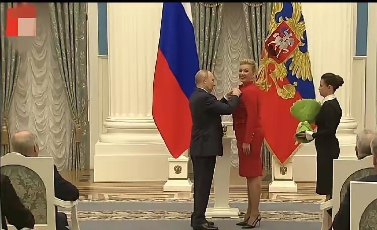 “扎姐”这个生日过的有排面！
 
我的天！这排面直接拉满天花板，不是靠钱堆出来的