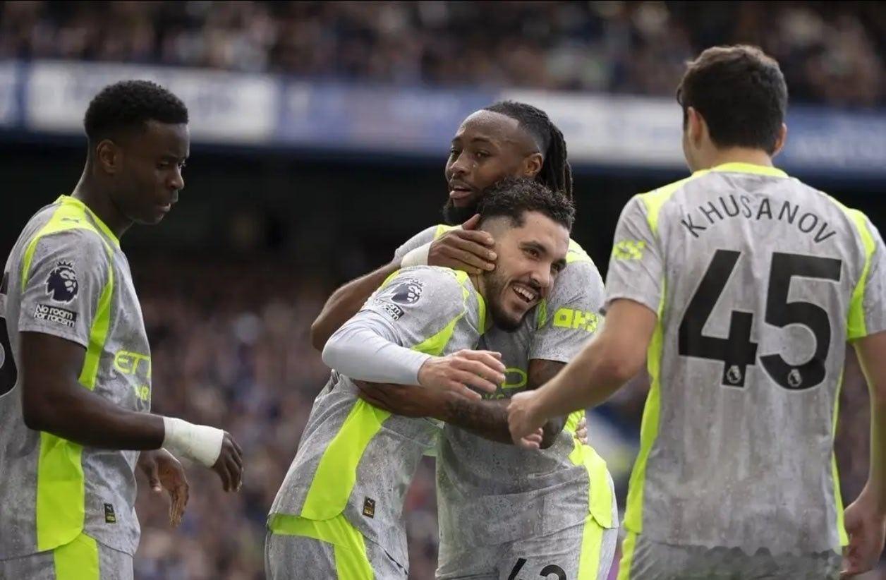 曼城3600万欧捡到宝！新德布劳内43场造22球，客场3-0完胜切尔西，冠军争夺