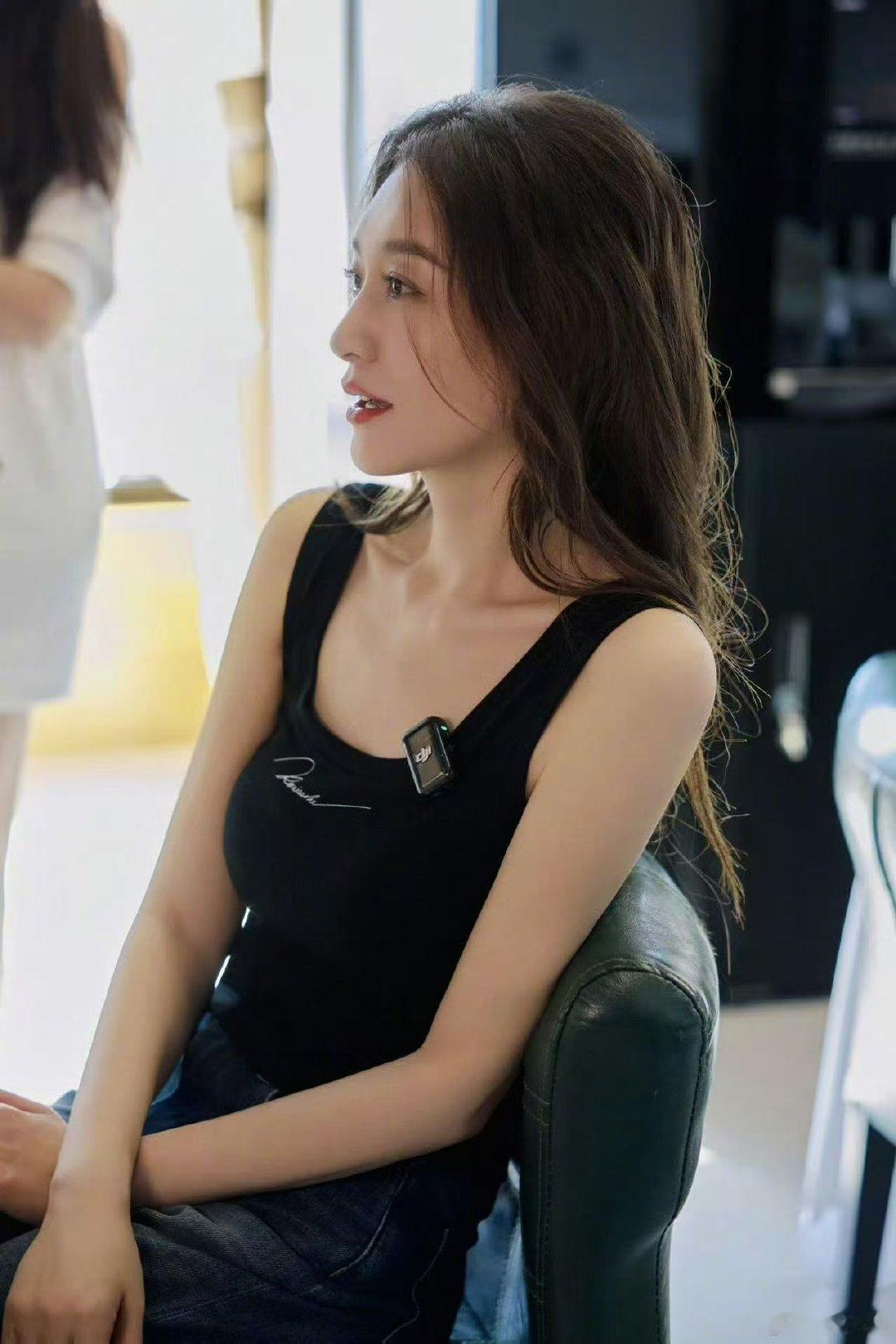 李小冉这个直拍太美了乘风2026只是一个转瞬即逝的镜头，李小冉凭颜值直接出圈，清