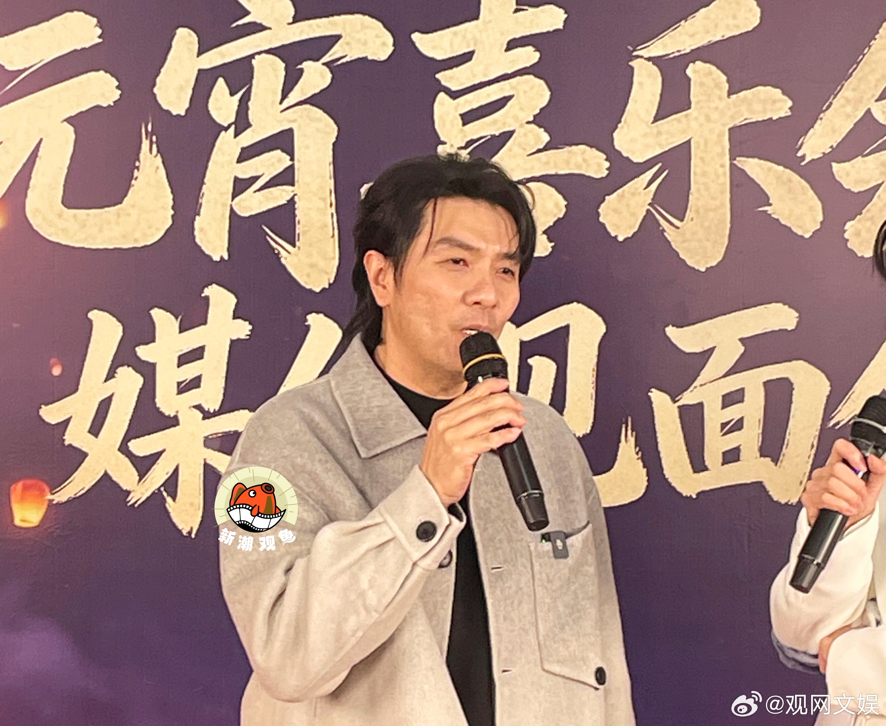 是周传雄和阿杜！明晚湖南卫视元宵喜乐会 将会带来大家喜爱的经典作品，好期待啊~ 