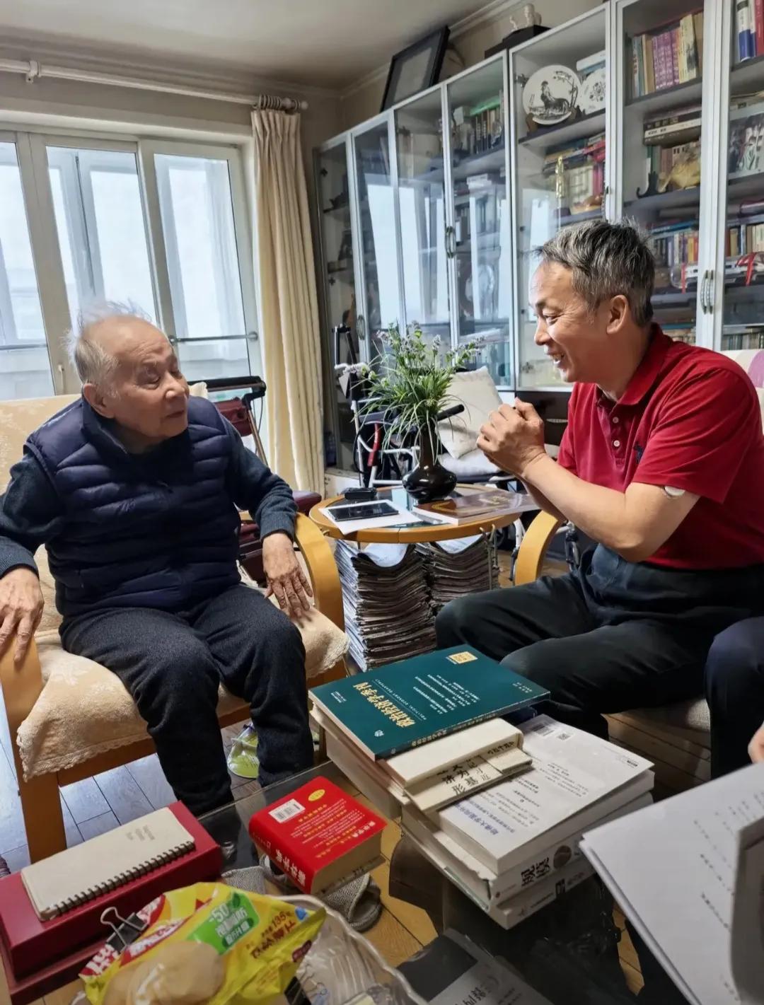 何祚庥院士回应无双明月。网友“无双明月”对何老院士有一疑问，起因是何老在头条上常