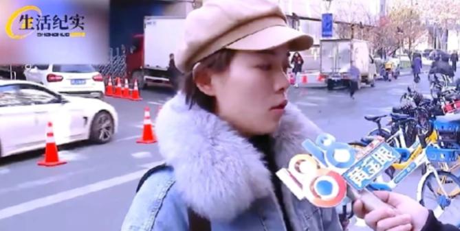 “这女子彻底火了。”2021年，杭州，女子去火锅店吃饭，特意拿出价值4000元的