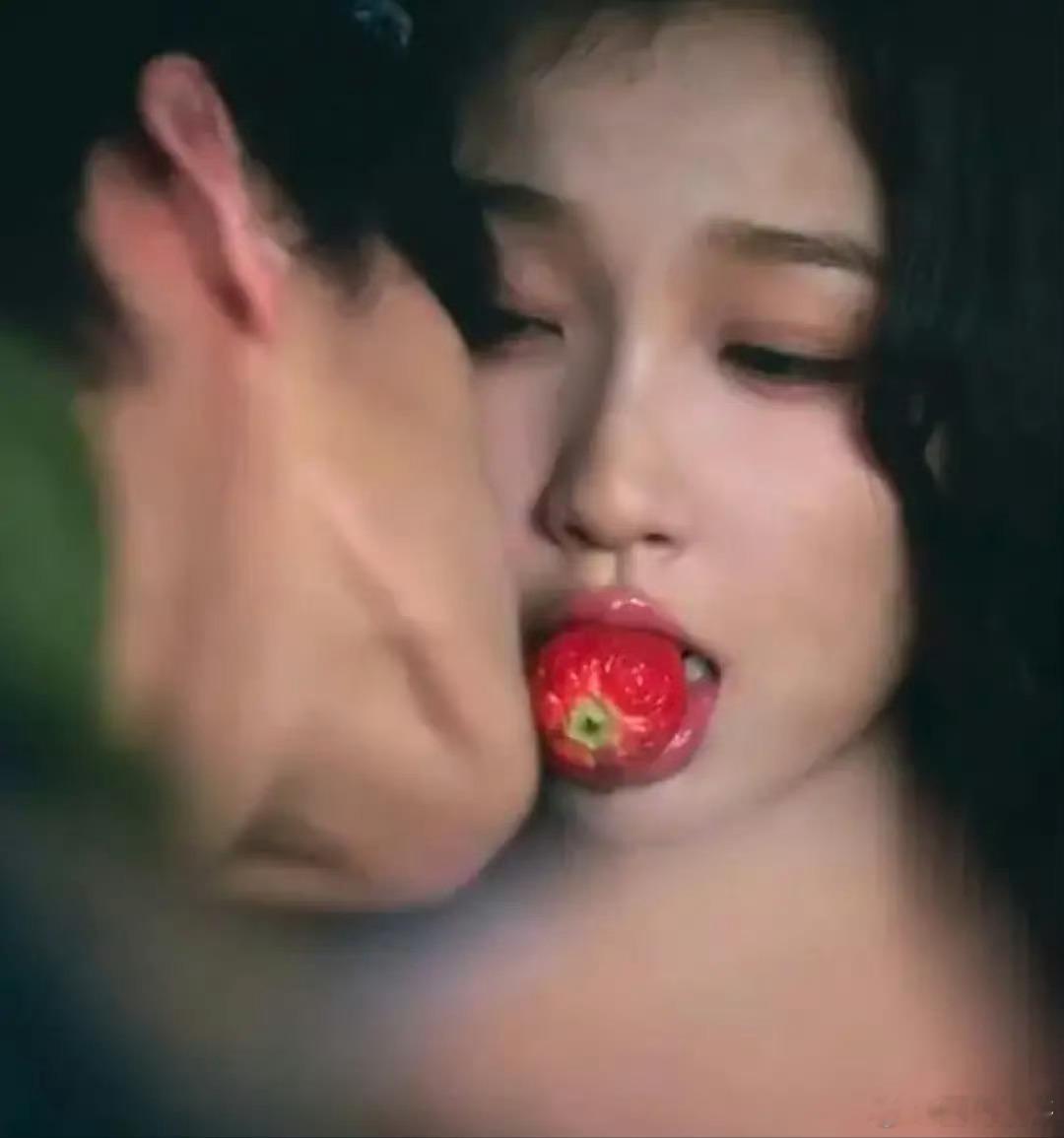 虞书欣和何与在双轨里的草莓吻，怎么样？你们也被我女神迷倒了吧