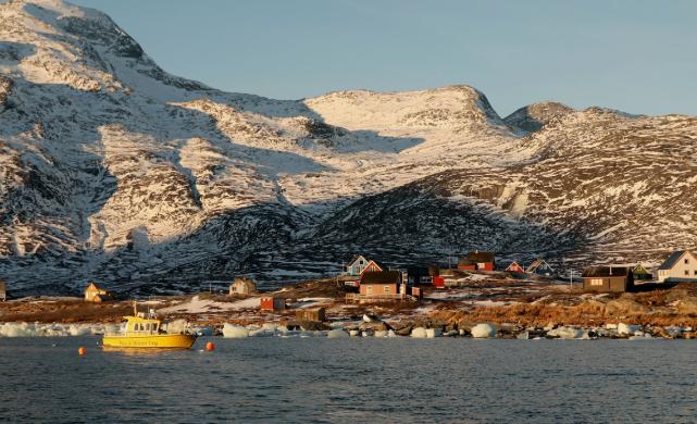 如今吕特的调解也没用了，特朗普一边放狠话要惩罚欧洲盟友，一边又盯着北极那块宝地，