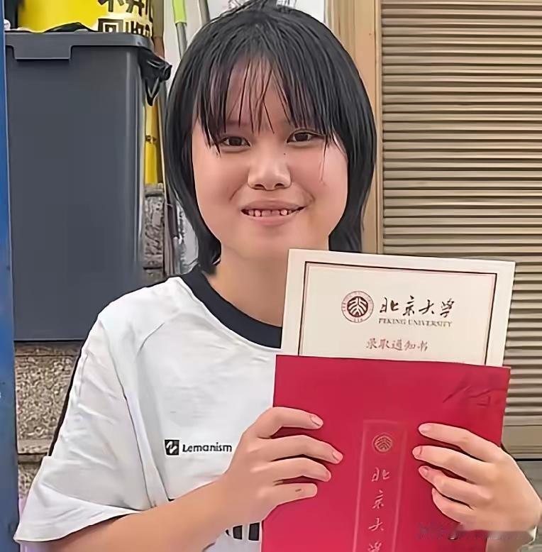 寒门励志女孩：
  罗祺：来自云南鲁甸龙树镇一个极具普通的五口之家。家境清贫，父