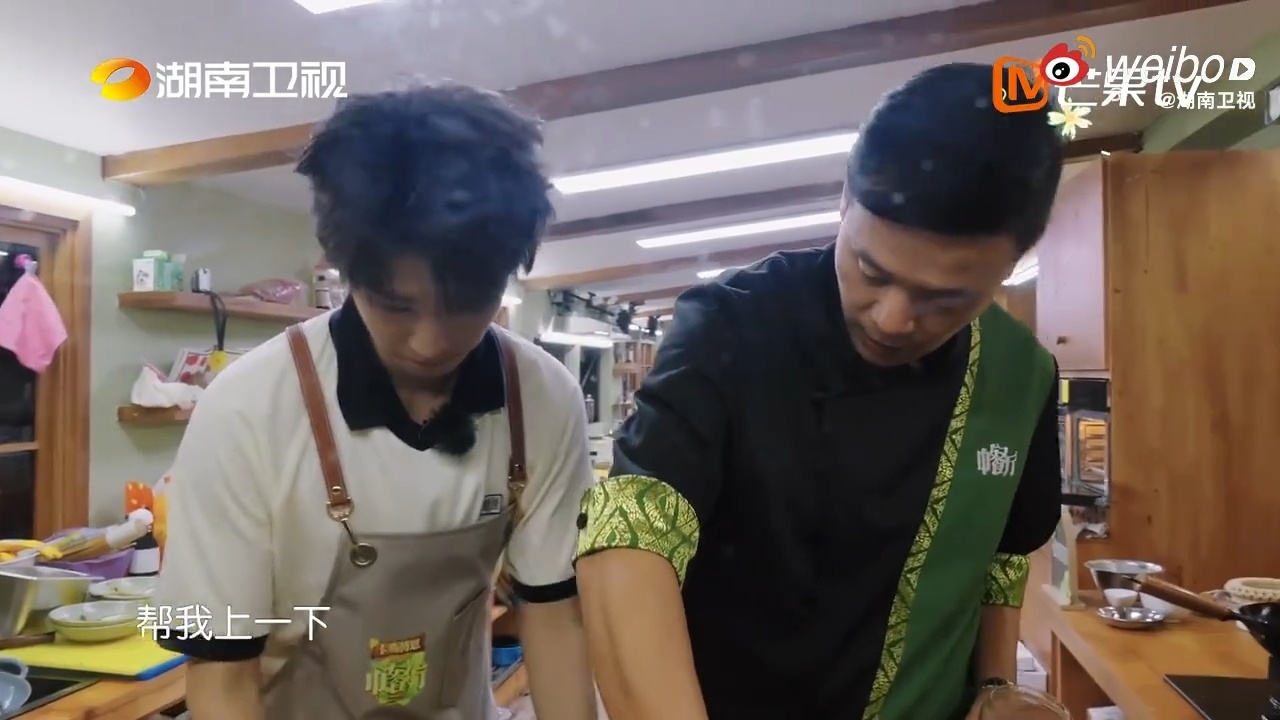 王俊凯林大厨的白月光含金量 凌晨一点的陪伴最治愈，林大厨因主厨餐桌自责，王俊凯主