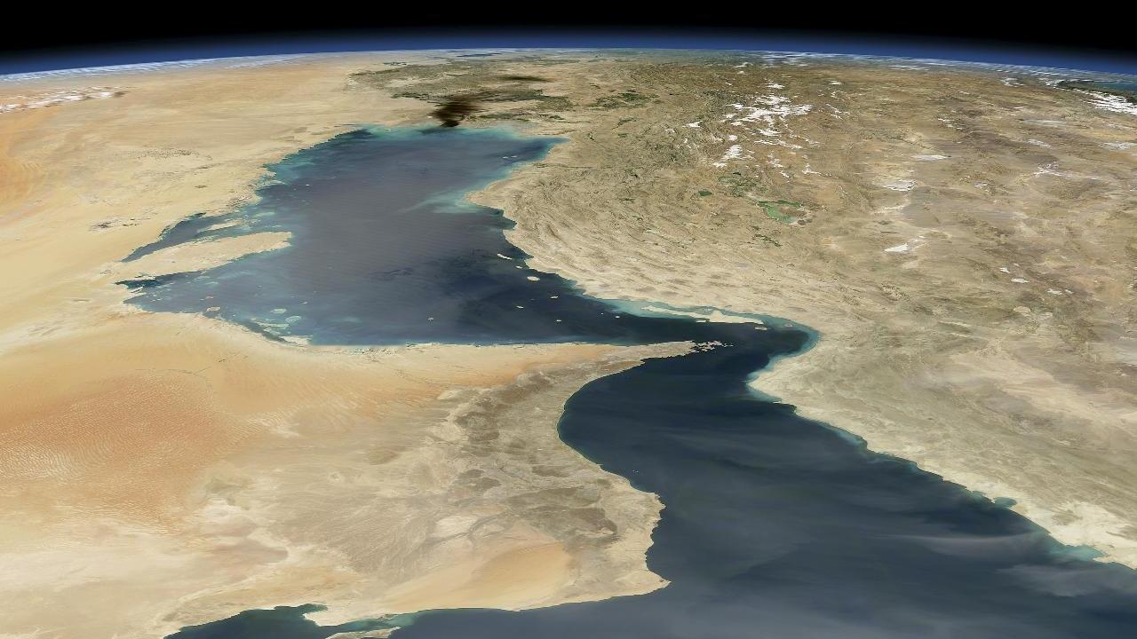 就在刚刚，消息传来，一群非交战国齐聚巴黎，捍卫霍尔木兹海峡航行自由。

看到“非