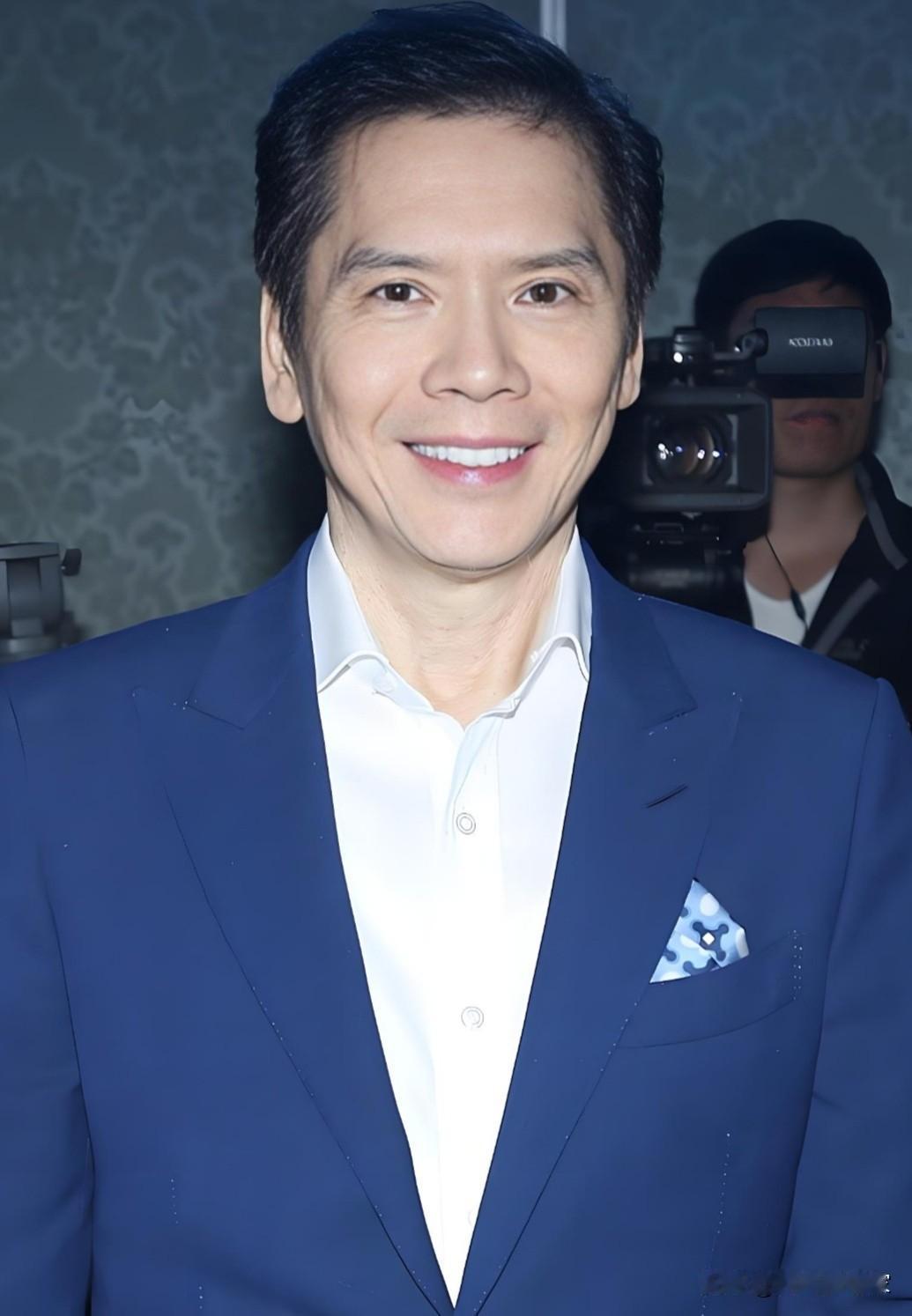 著名演员、资深电影制片人、出品人，1948年12月16日出生于广东省汕尾市，中国