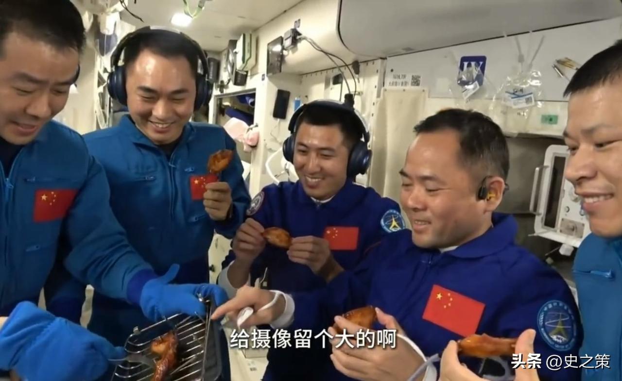 谁都没想到，事情来的这么突然。神舟二十推迟返航，疑似遭空间微小碎片撞击，考验我们