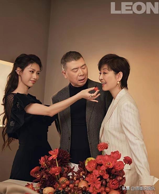 《LEON》杂志这次请冯小刚一家拍摄是不是“押错宝”了？
看画风明显是想呈现一家