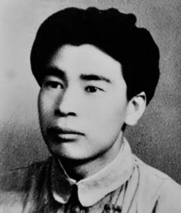 1953年，志愿军战士张荣清正在前线打仗，政委却突然找到他，问了一个奇怪的问题：