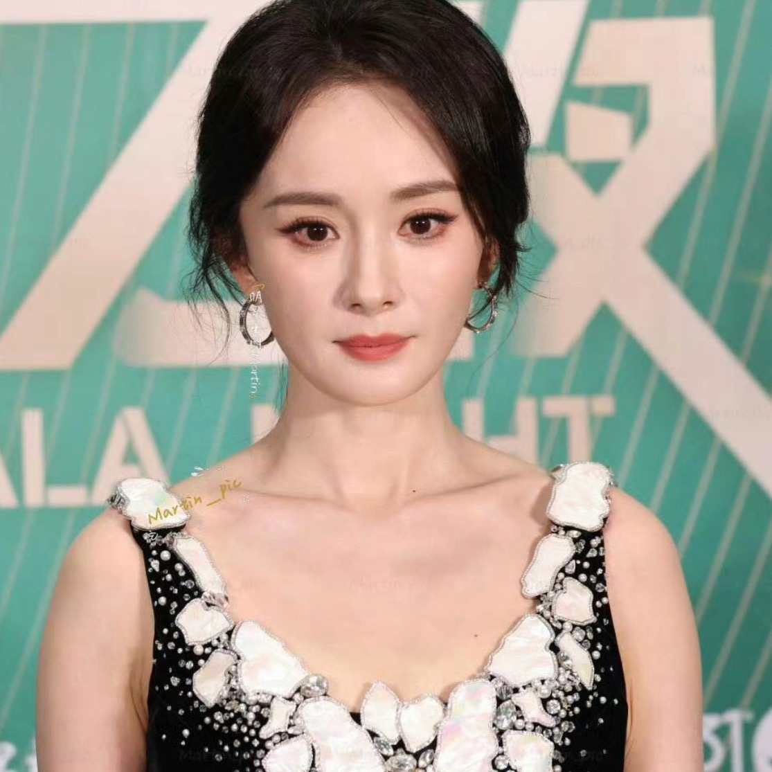 被杨幂美得大吸一口凉气太美了 想吃一口大秘密 