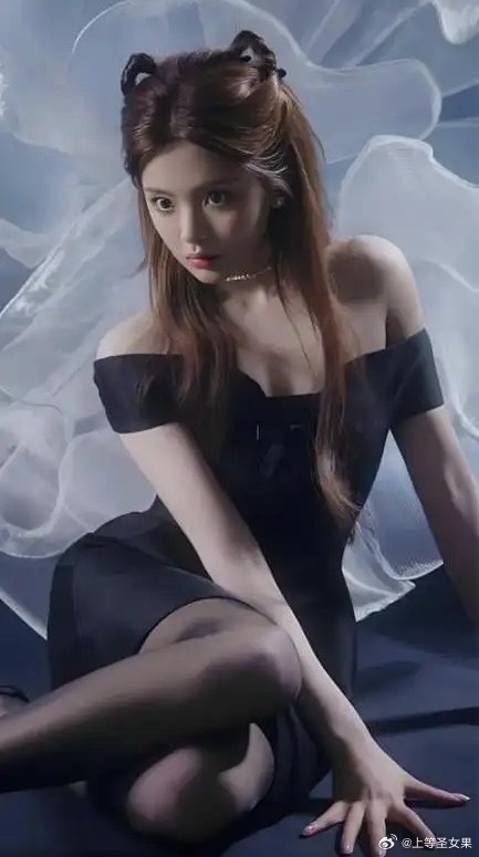 近日，网传肖战将出演超级 IP《十日终焉》男主角齐夏，杨超越饰演女主角余念安。作