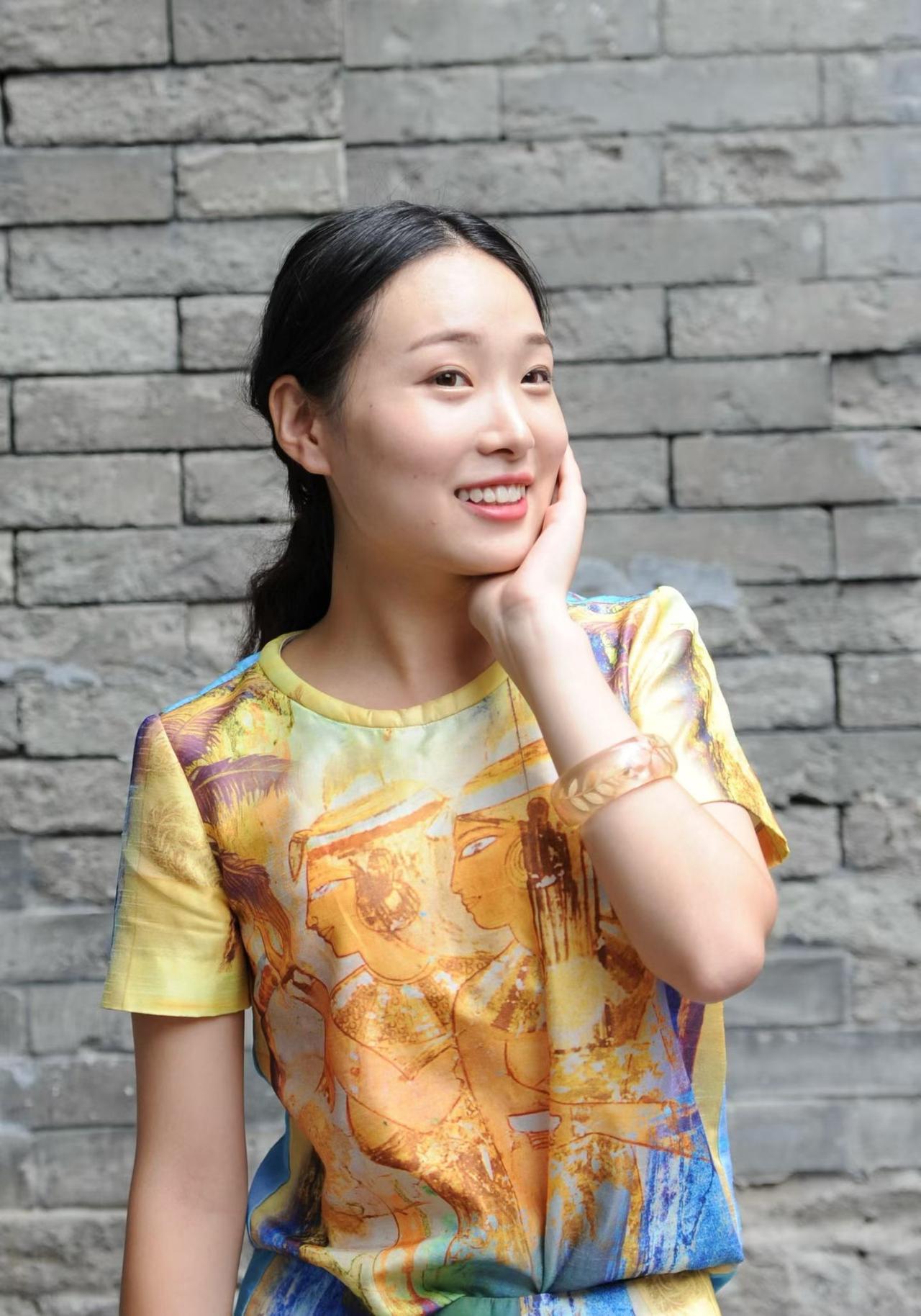 多年前在北京南锣鼓巷，拍了路人甲；多年后用了Al，路人可有明星范？Al时代，是否