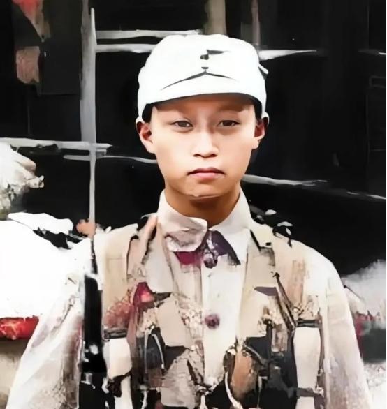 1938年，台儿庄战役，16岁的“狼兵”韦容松正在巡逻，途中他碰到了由6名日军组