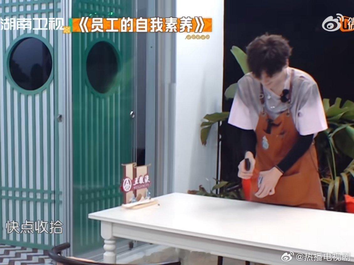 沈月翟潇闻职业素养天花板 中餐厅老板唱K的时候员工要提供情绪价值吗晓明哥在后厨开