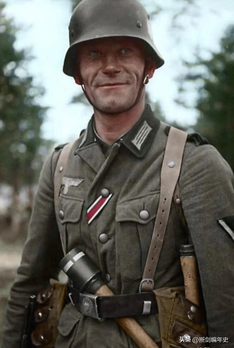 国防军豁免兵(三等兵），可见他纽扣上的二级铁十字勋章绶带。

历史 历史老照片 
