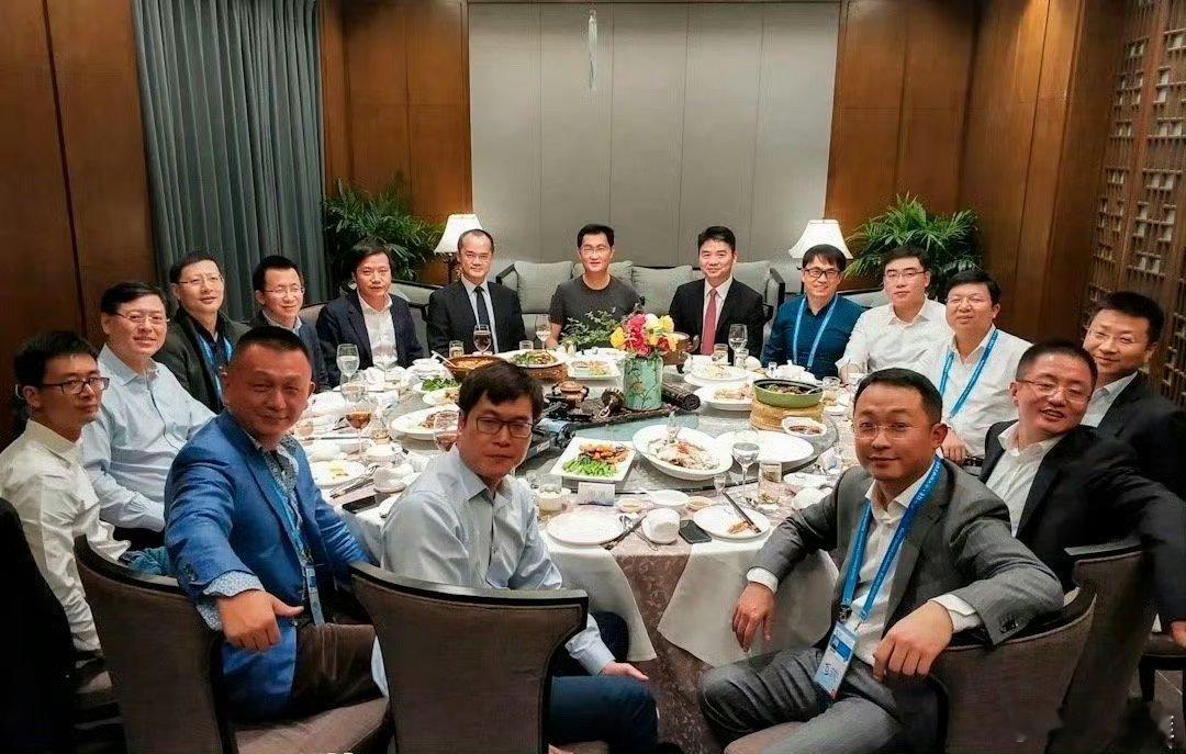 刘强东回应京东进军餐饮酒旅刚看完新浪科技关于“刘强东首次阐释京东决策背后的逻辑”