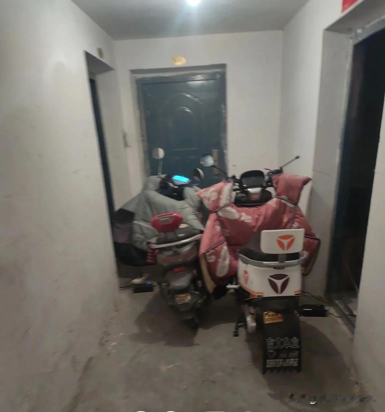 这样的业主，怎么才能说服他们呢？物业天天喊电动车不能进楼道，不能进电梯，就是不听