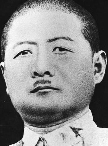 1934年，吉鸿昌被敌人杀害后，他的妻子就疯了，每天衣衫褴褛的在大街上哭喊丈夫和