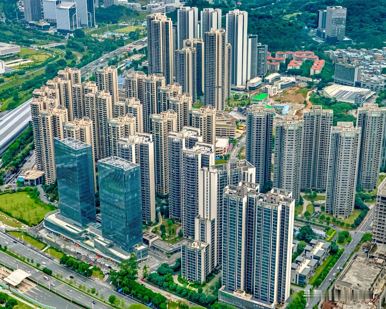 今日笋盘，黄埔区科学城保利罗兰国际，次新两房，79.88方，双阳台，满五无抵押，