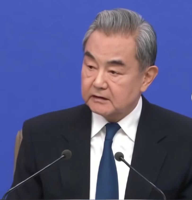 赖清德想裹挟台军当炮灰，纯纯痴心妄想
赖清德最近天天往台军基地钻，对着基层官兵画