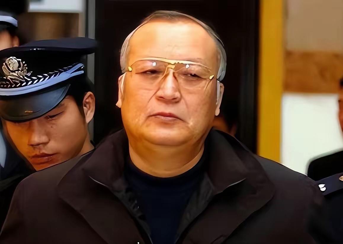美国榨干了中国外逃贪官身上的油水，现在吸干了之后，想退给中国，门都没有。利益算计