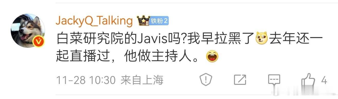 正常人的思维逻辑是，朋友比较重要。观点是不重要的，就算是亲生父子，观点都不可能完