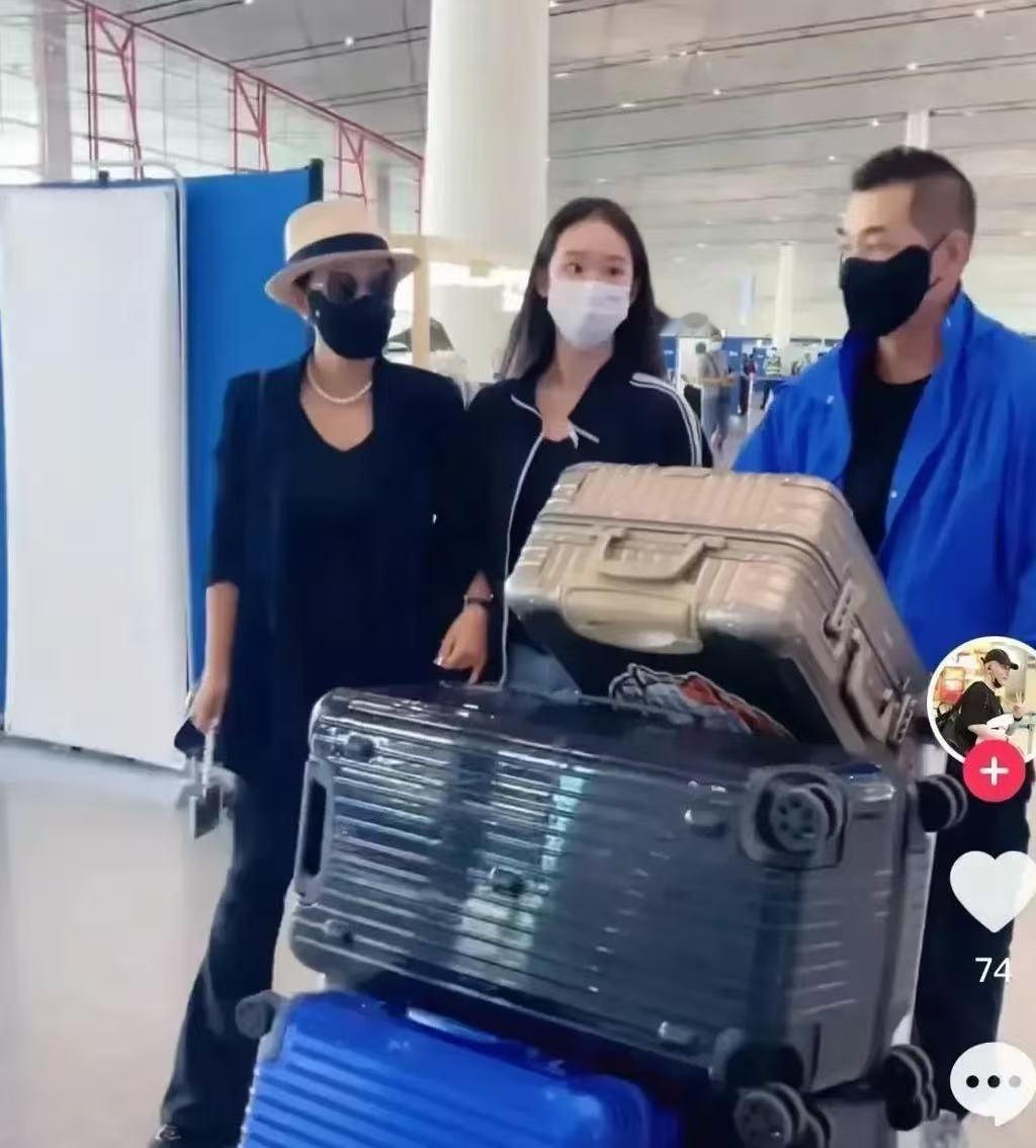 第一次见赵文卓的女儿，小姑娘长得和爸爸一模一样！ 