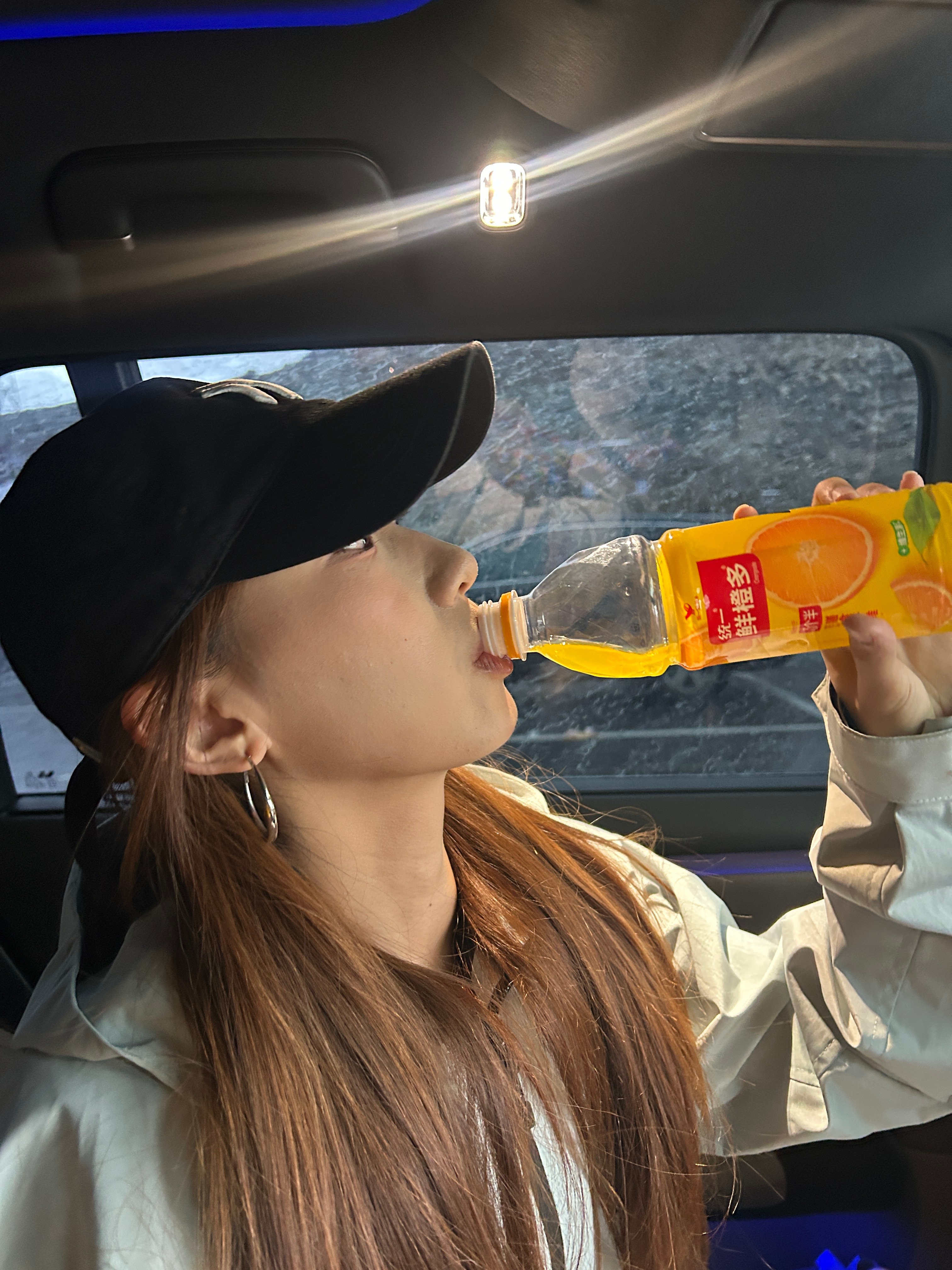 爱直接对嘴喝饮料的人天塌了？？？？？？我要不要把这个话题分享给小李？？？？ 昌都