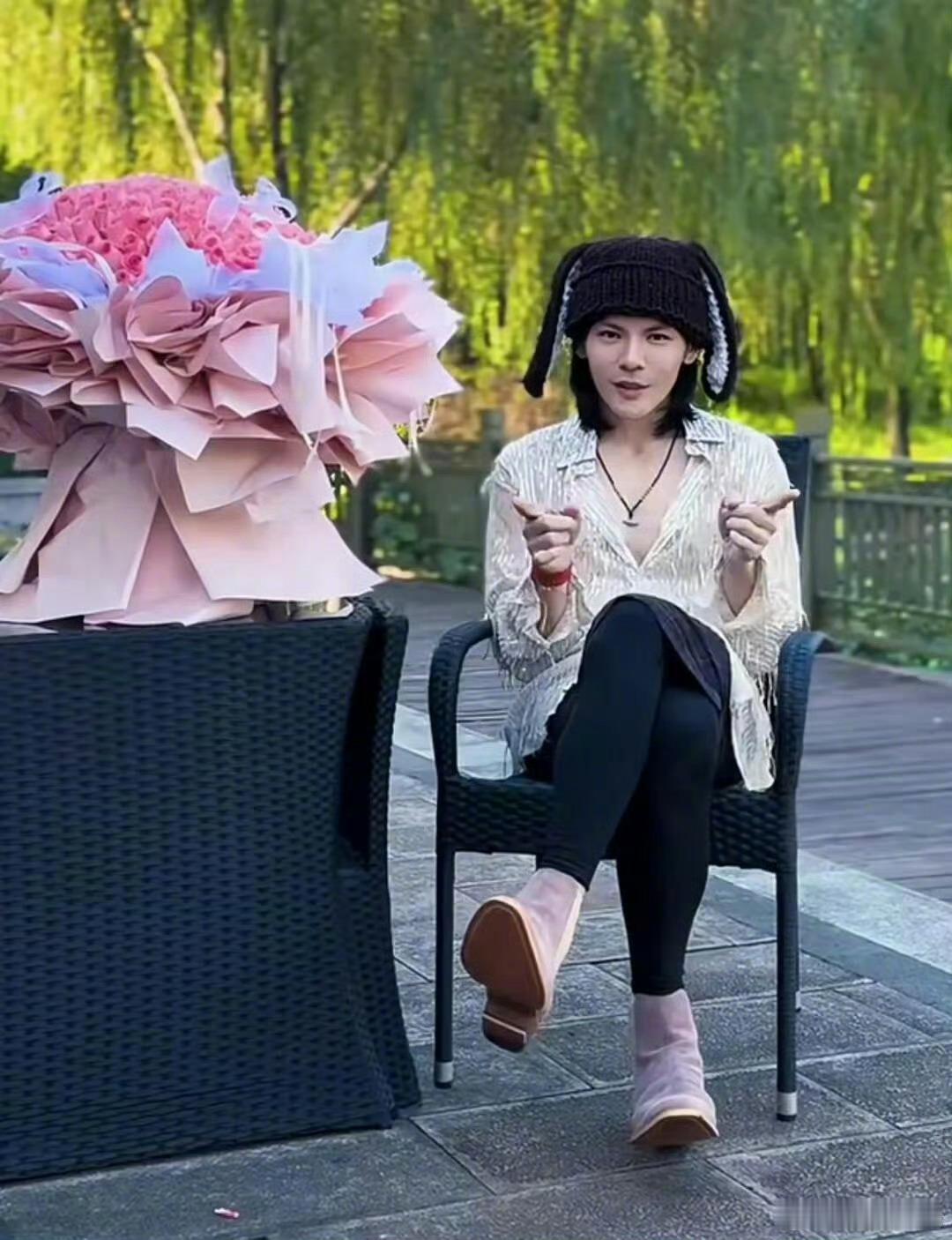 我得了一种看见向佐就会笑的病 再一次被向佐的穿搭震惊到了[二哈] 