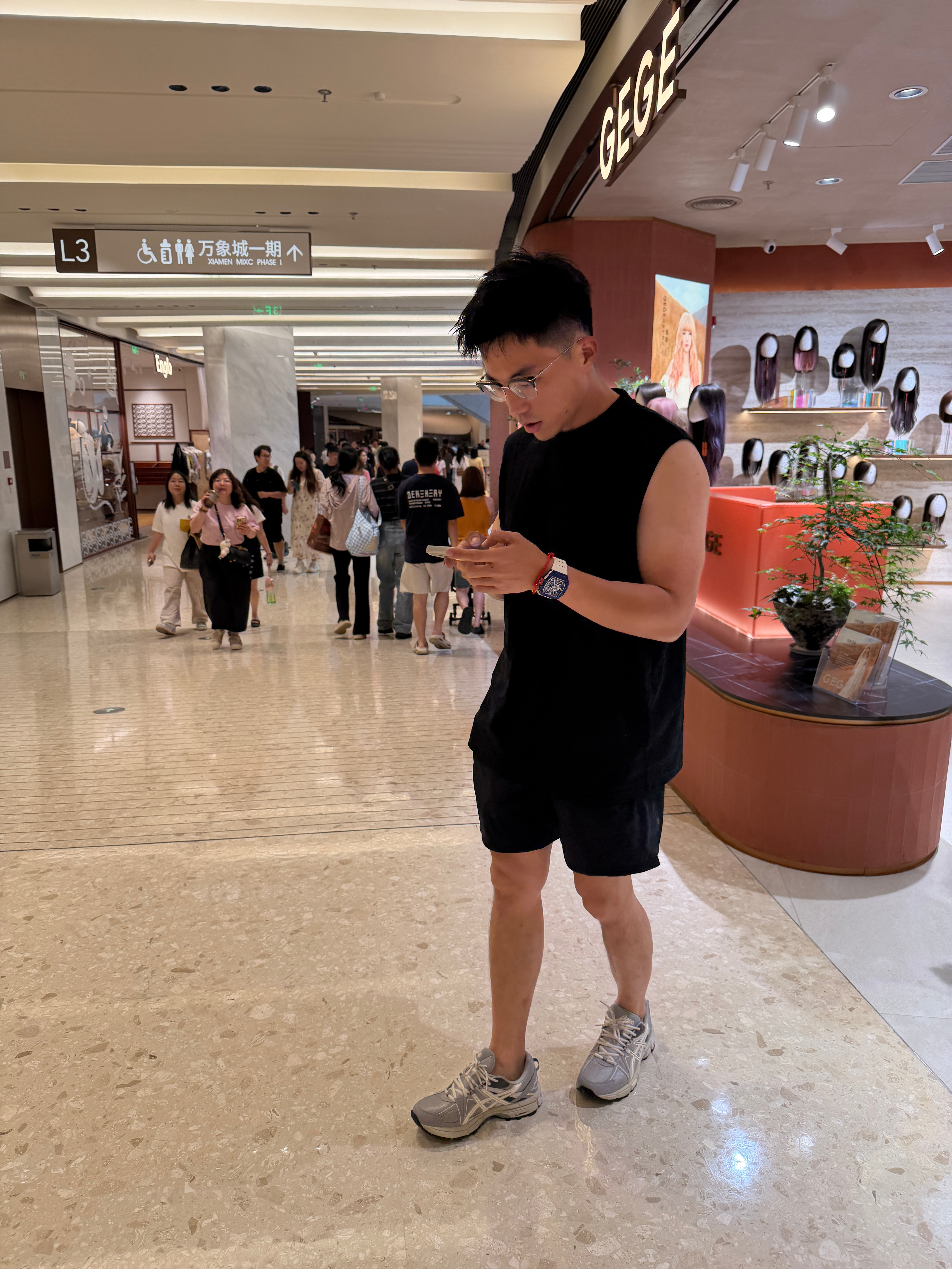 昨晚胡杨林非常饿，但就是不吃，因为他想继续减脂。我：没必要，已经很好了。胡：我还