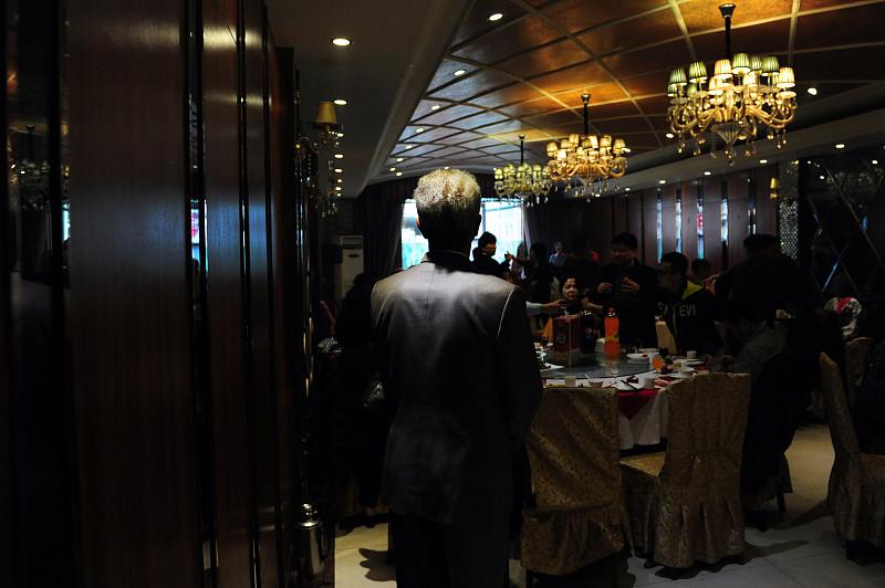 婚宴14道菜，上错7道菜，2599元一桌，26桌全上错，新郎父亲：我什么面子都没