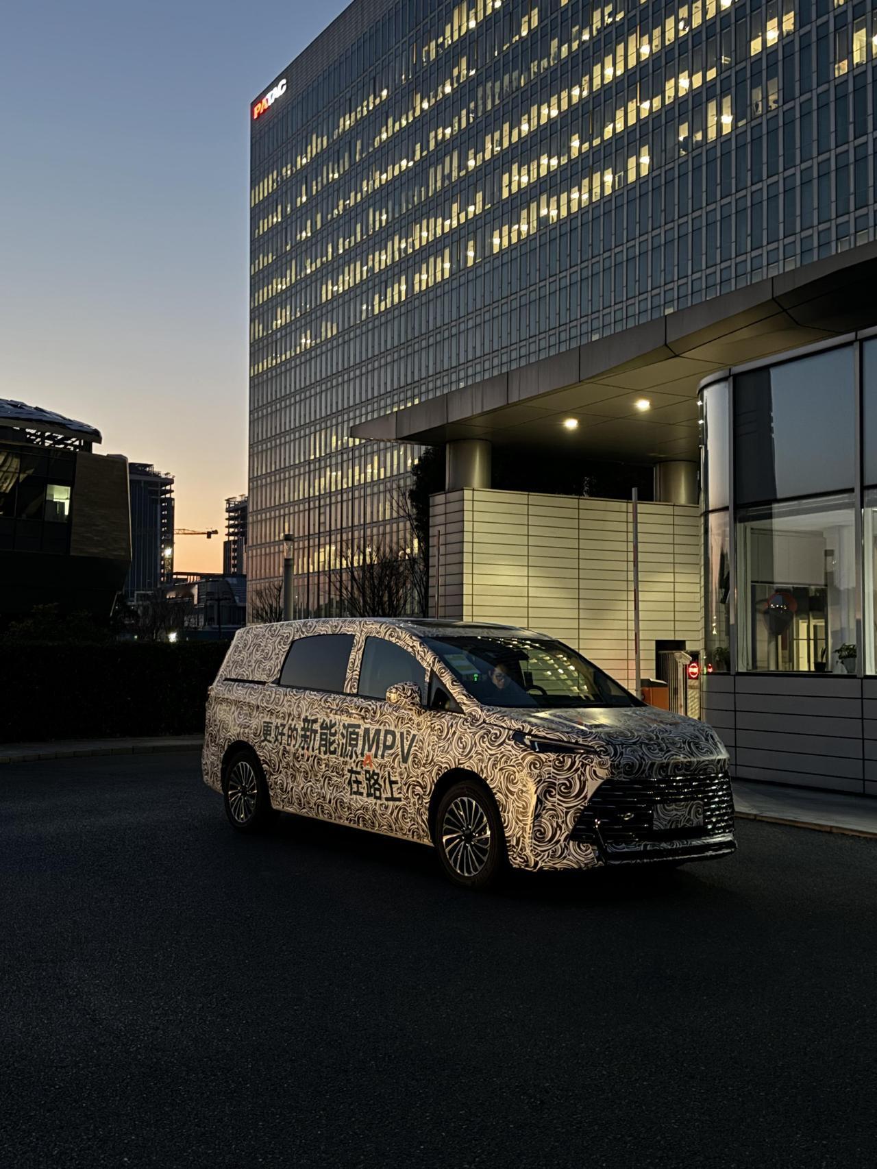 还以为啥事儿，不过是别克GL8陆尚的路试越来越公开了，这也意味着测试已经接近尾声