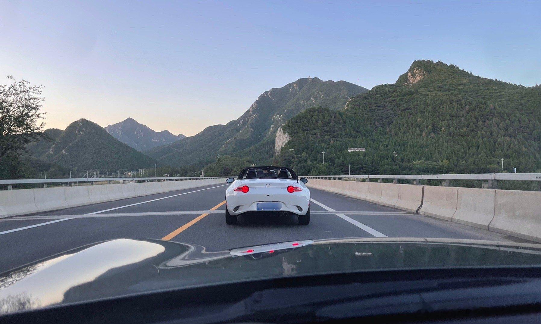 本来琢磨着洗个车，跑一圈，结果停车就已是永宁古城，吃肉喝汤，走街串巷，看了光绪时
