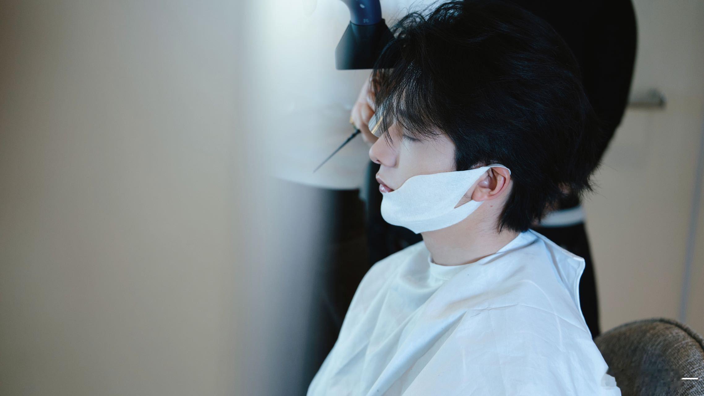 不想上班想上张新成的车 真的太幸福了🥰，假期最后一天能看到张新成这么绝的大片，