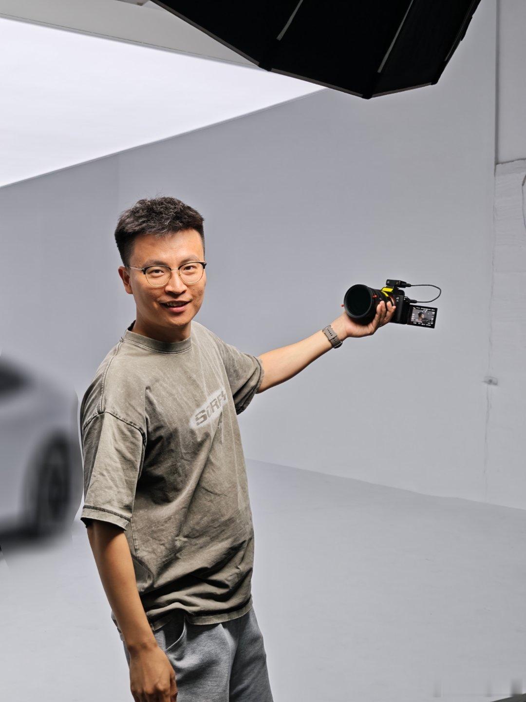 手持24-105镜头自拍的男人！这臂力可以的[good] ​​​