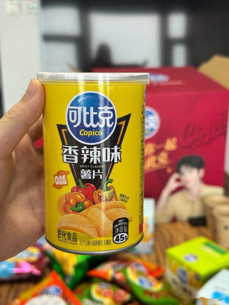 周边礼盒开箱全程拍了视频，从第一层包装到最后每一件周边，设计细节多到超乎预期 品